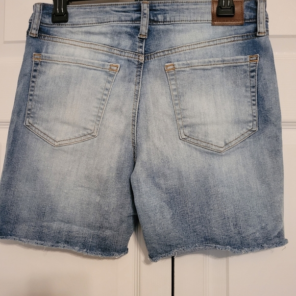 Maurices Medium Wash Destressed Denim Shorts, Sz 8 EUC - Picture 2 of 6